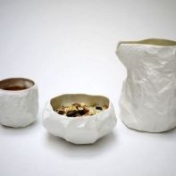 Обманчивая внешность дизайнерской керамики. Помятая посуда из серии Crockery от Макса Лэмба