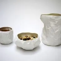 Обманчивая внешность дизайнерской керамики. Помятая посуда из серии Crockery от Макса Лэмба